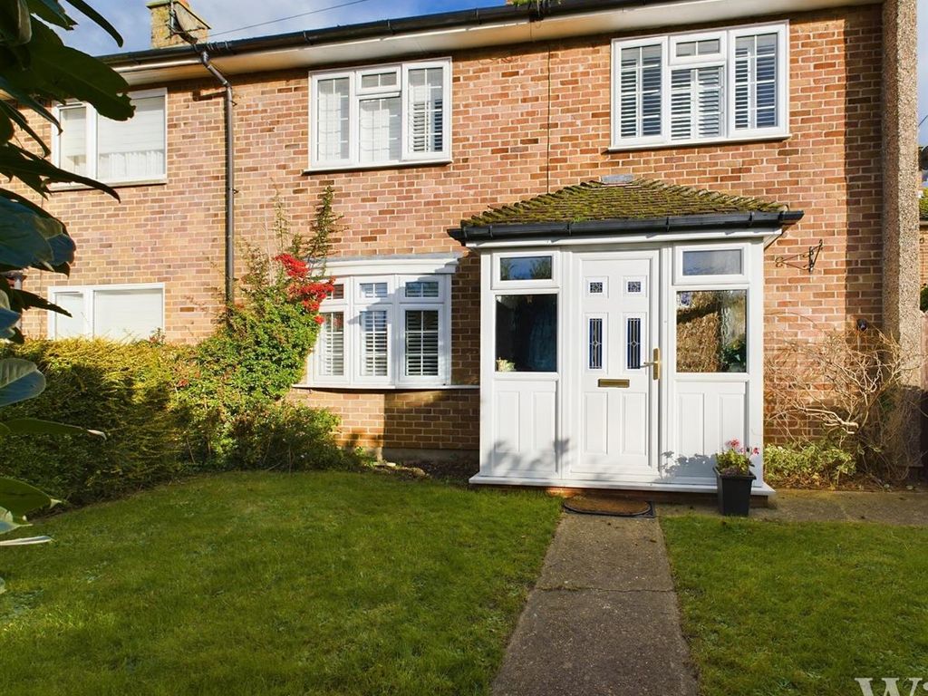 3 bed semidetached house for sale in Long Furlong, Stone, Aylesbury