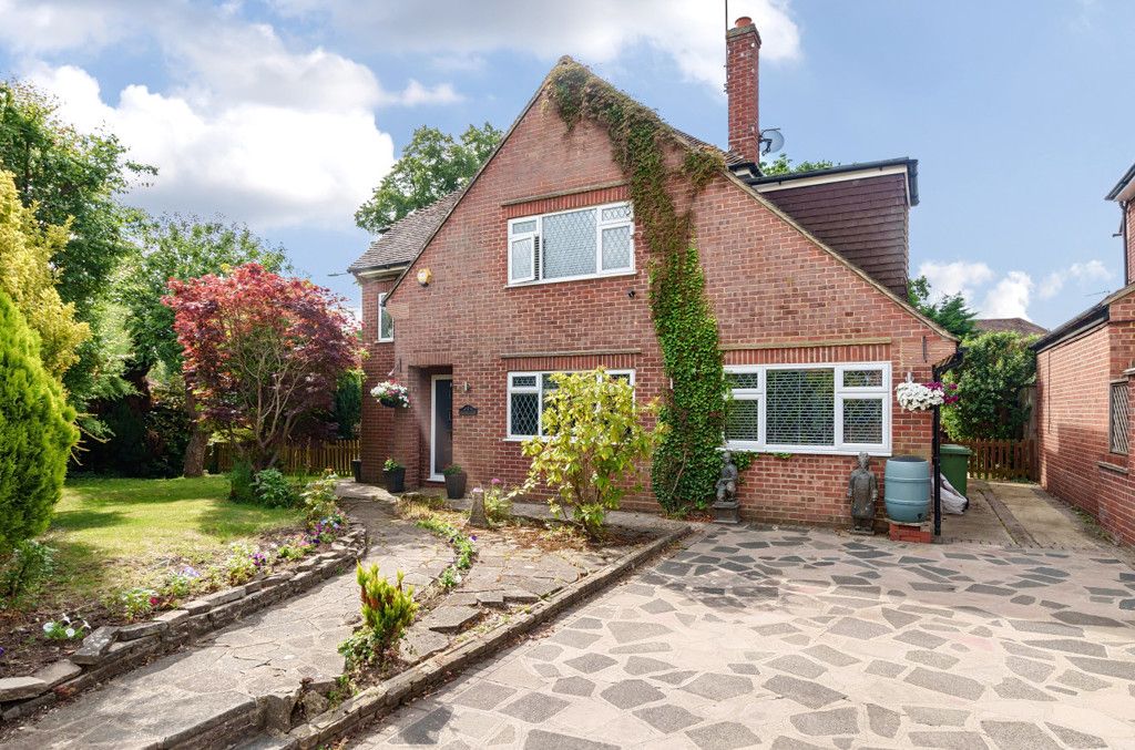 4 bed detached house for sale in Vicarage Close, Ruislip, Middlesex HA4