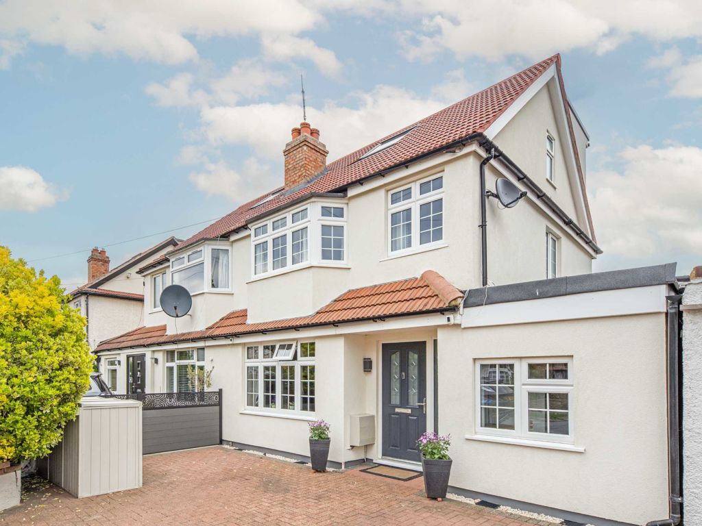 4 bed property for sale in Ravenswood Avenue, Tolworth, Surbiton KT6