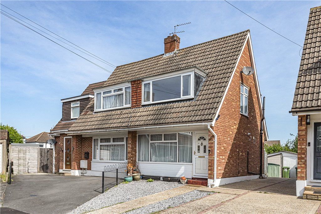 2 bed semidetached house for sale in The Glade, StainesUponThames