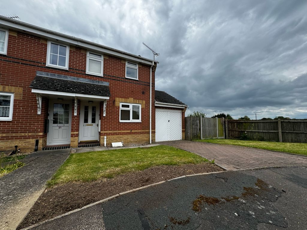 2 bed semidetached house to rent in St. Denis Close, Dovercourt