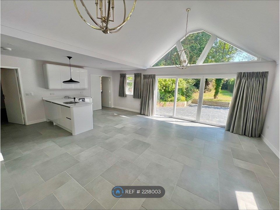 2 bed flat to rent in Canford Cliffs Road, Poole BH13, £1,850 pcm Zoopla