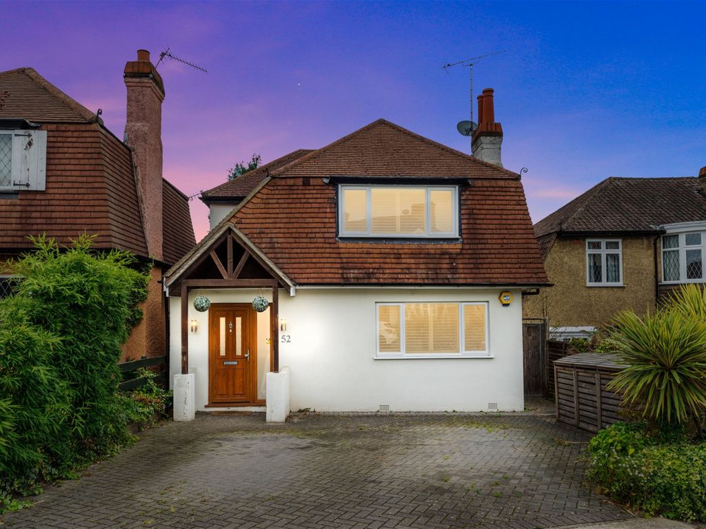 3 bed detached house for sale in The Ridings, Surbiton KT5, £899,950