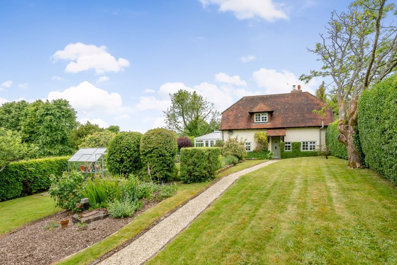 3 bed property for sale in Southwood Road, Shalden, Alton GU34, £