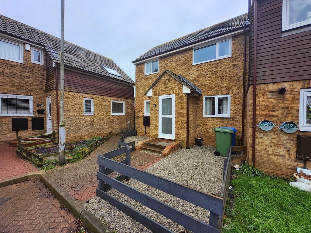2 bed property to rent in Miller Court, Minster On Sea, Sheerness ME12