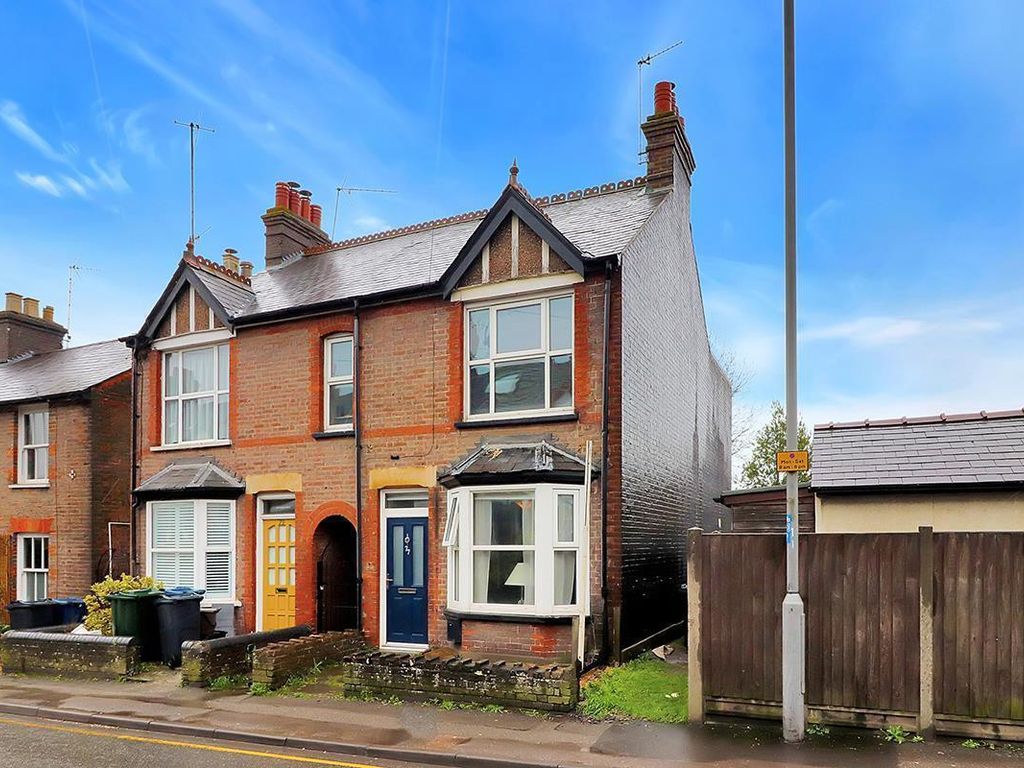 3 bed semidetached house to rent in Bellingdon Road, Chesham