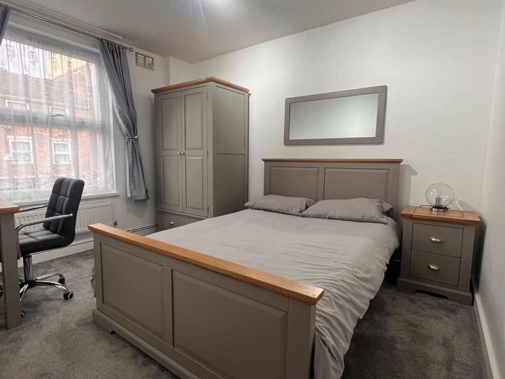 Room to rent in Turner Street, Whitechapel E1, £1,300 pcm Zoopla