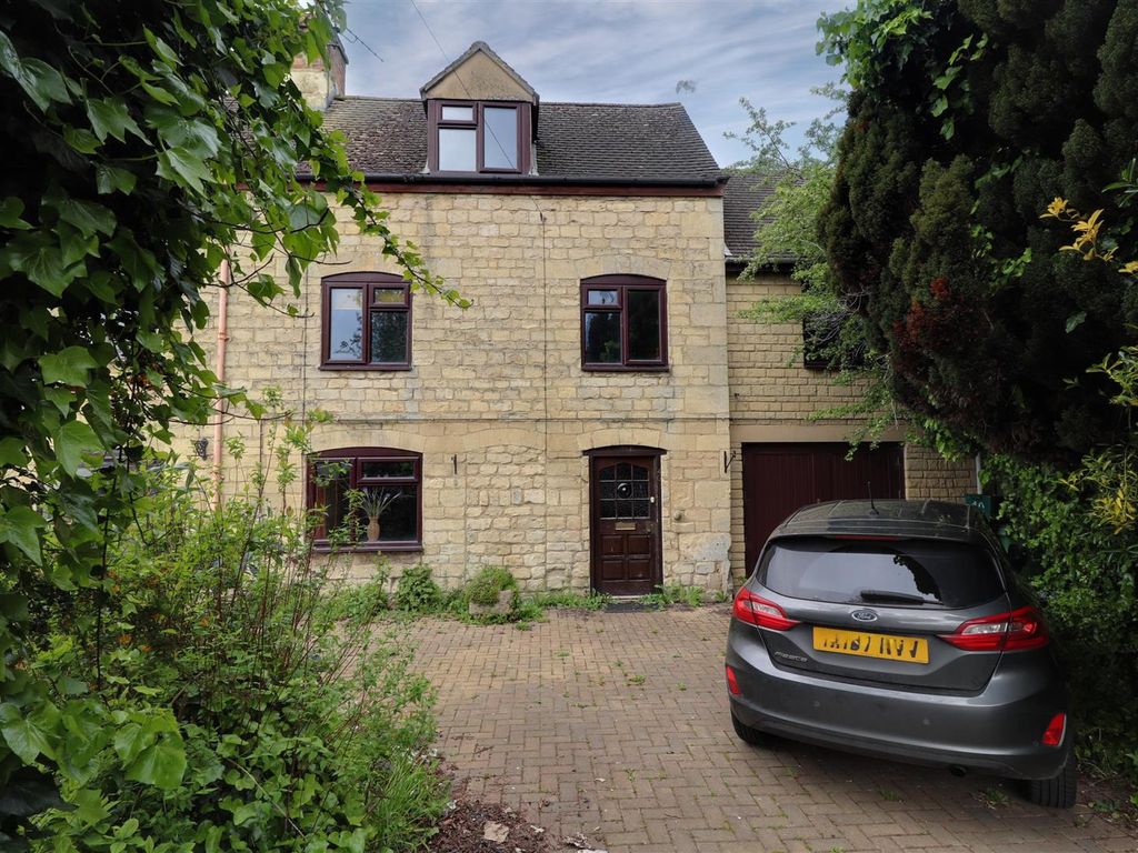 3 bed end terrace house for sale in Gloucester Road, Stonehouse GL10, £