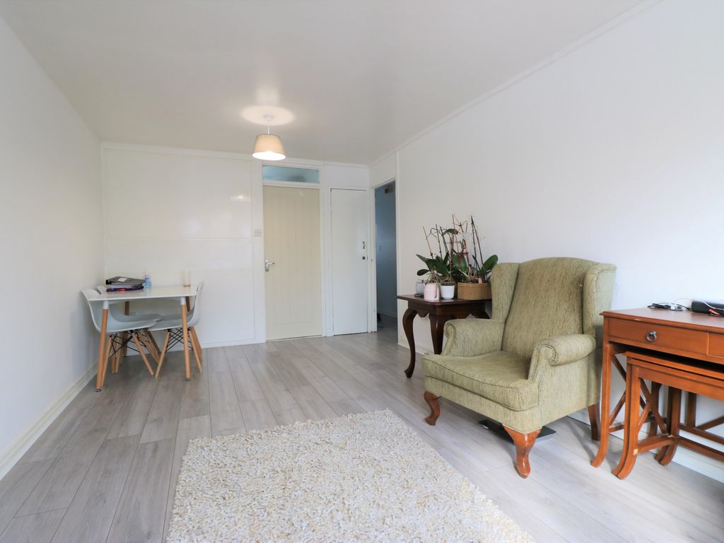 1 bed flat to rent in Tiptree Crescent, Clayhall, Essex IG5 Zoopla
