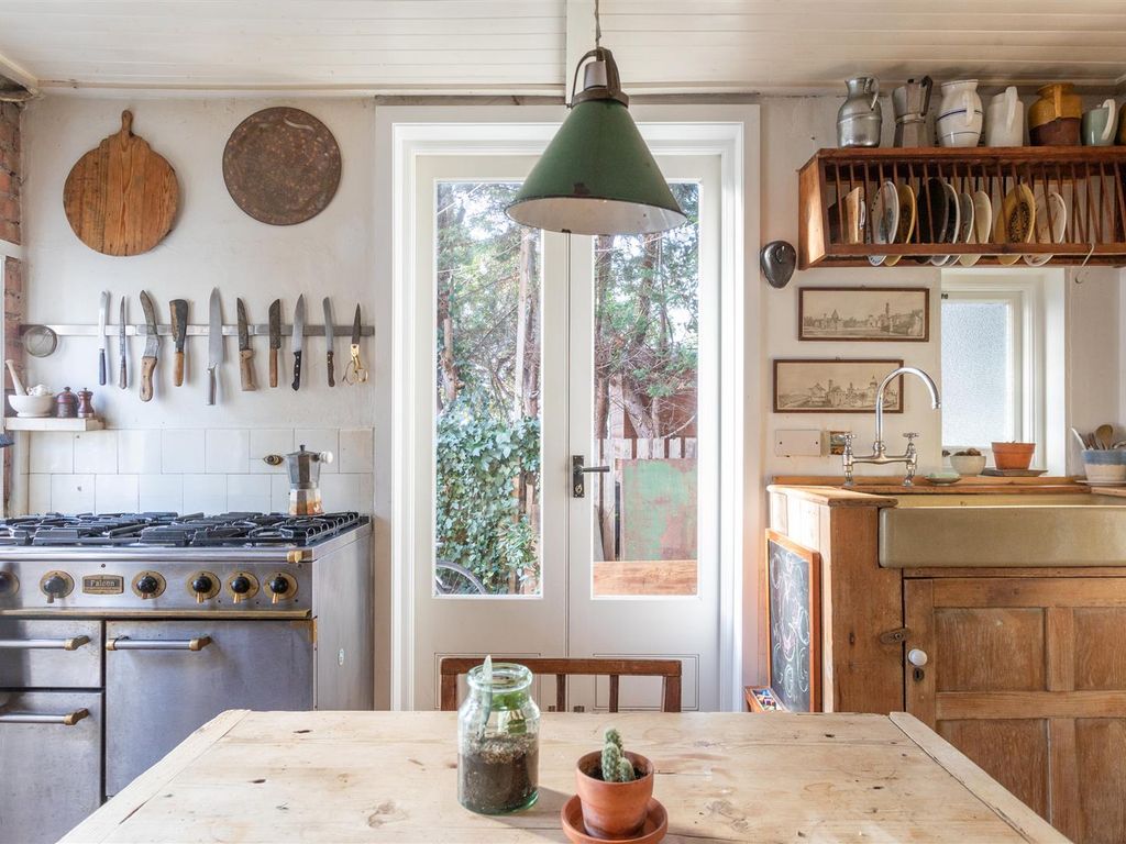 3 bed semidetached house for sale in Hampden Road, Muswell Hill, London N10, £775,000 Zoopla