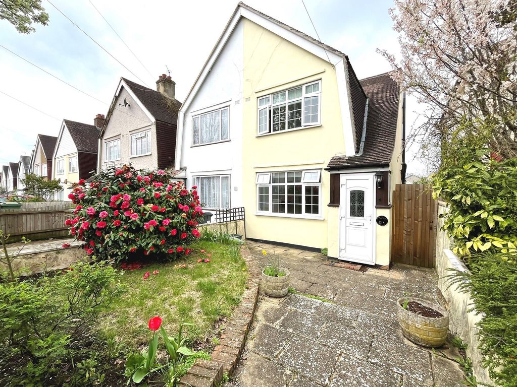 2 bed end terrace house for sale in Mount Road, Chessington, Surrey