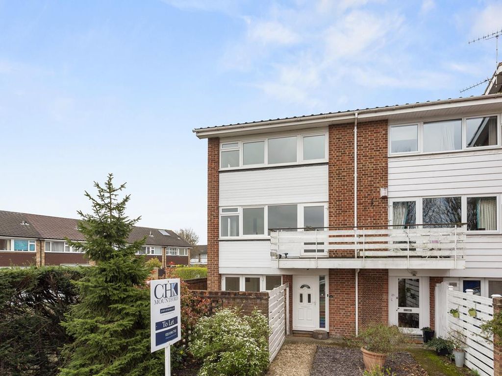 3 bed town house to rent in Buckingham Avenue, West Molesey KT8 Zoopla
