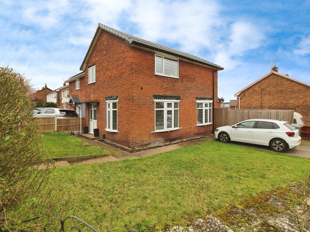 3 bed semidetached house for sale in Whitewater Road, New Ollerton