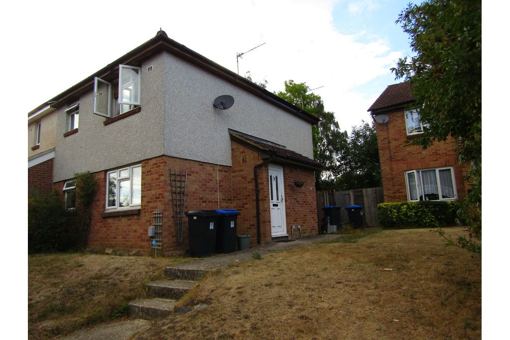 1 bed end terrace house to rent in Wych Hill Park, Hook Heath, Woking