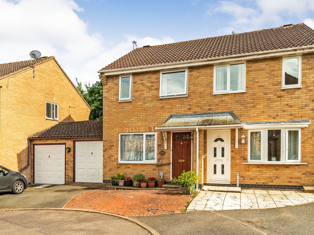3 bed semidetached house for sale in Winchester Close, Banbury OX16