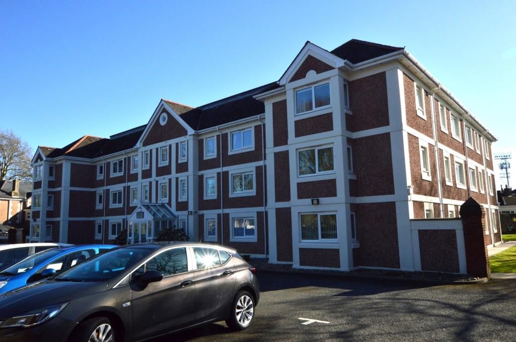2 bed flat for sale in Castle Court, Cary Park, Torquay