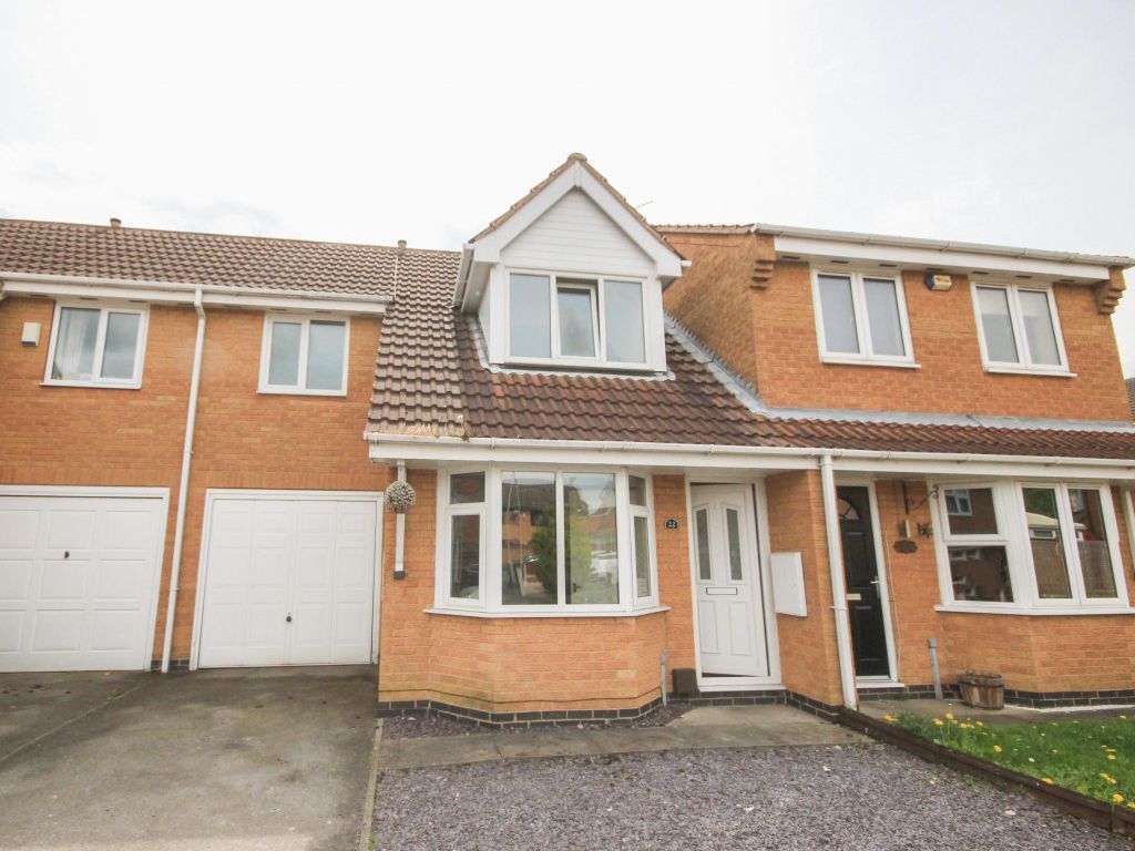 3 bed terraced house to rent in Falcon Close, AdwickLeStreet