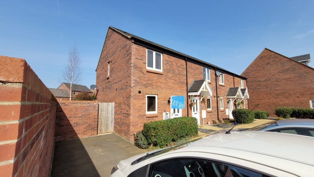 2 bed end terrace house to rent in Nickling Road, Banbury, Oxon OX16