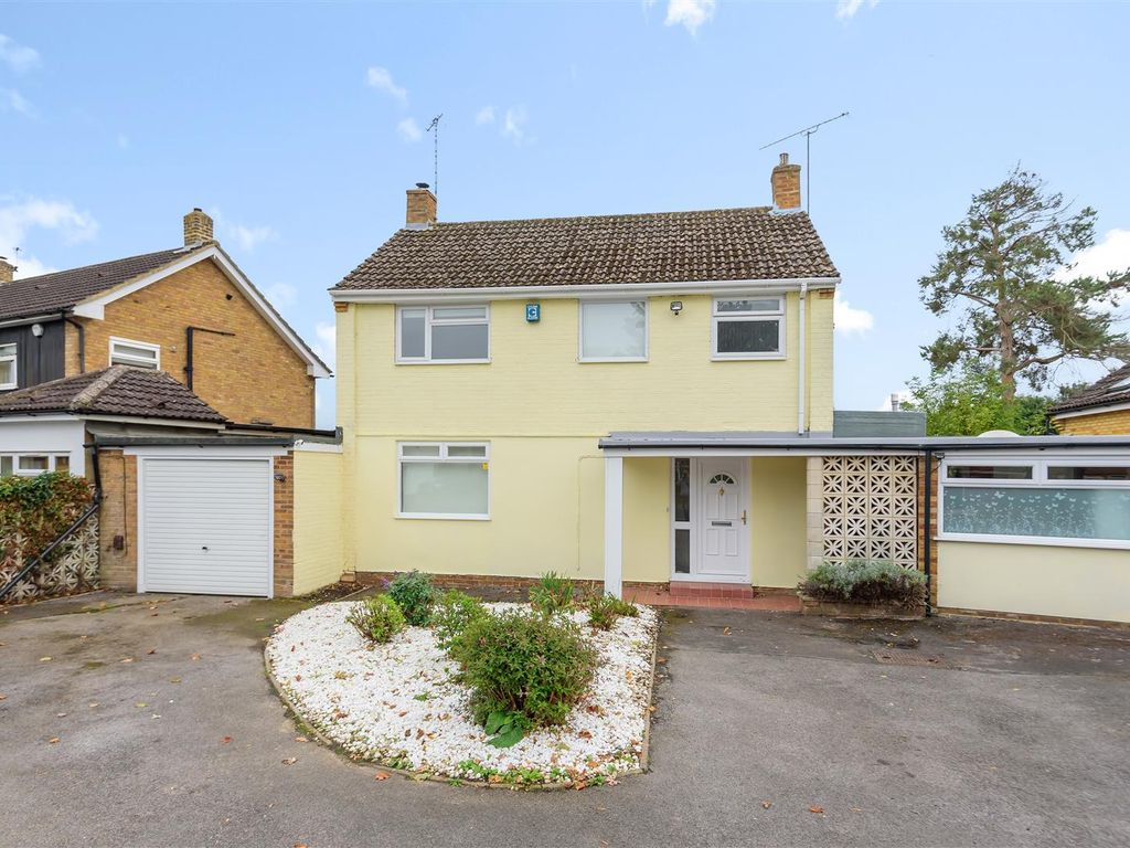 4 bed detached house to rent in Clarefield Drive, Maidenhead SL6 Zoopla