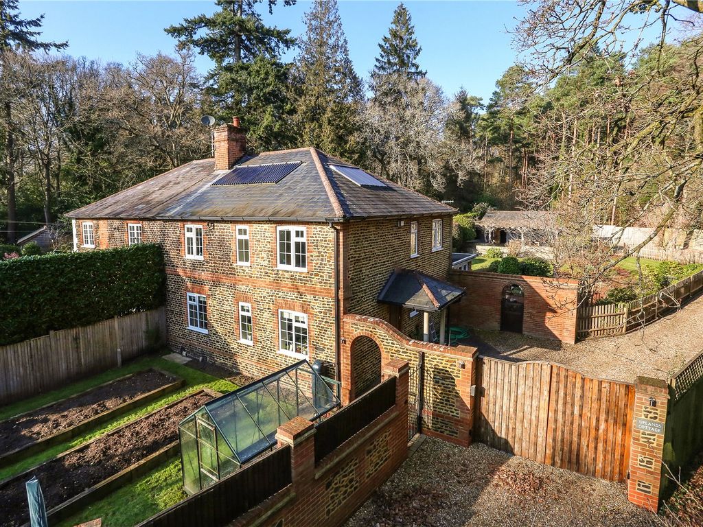 3 bed semidetached house for sale in Tilford, Farnham, Surrey GU10, £