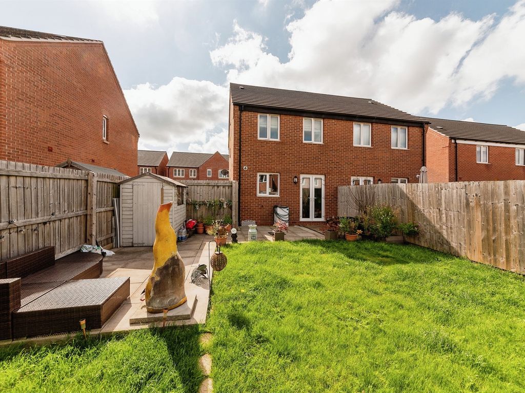 2 bed semidetached house for sale in Hedgehog Close, Melton Mowbray