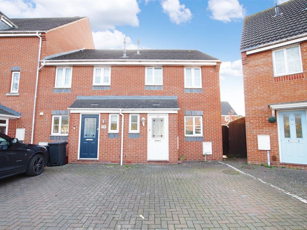 3 bed end terrace house to rent in Winton Road, Stratton, Swindon SN3