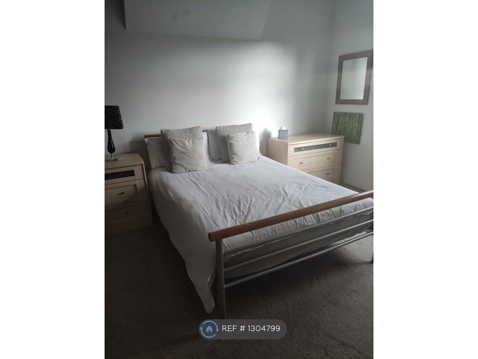 Room to rent in Blenheim Gardens, Wallington SM6 Zoopla