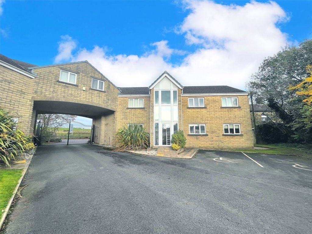 2 bed flat for sale in Roman Road, Blackburn, Lancashire BB1, £70,000