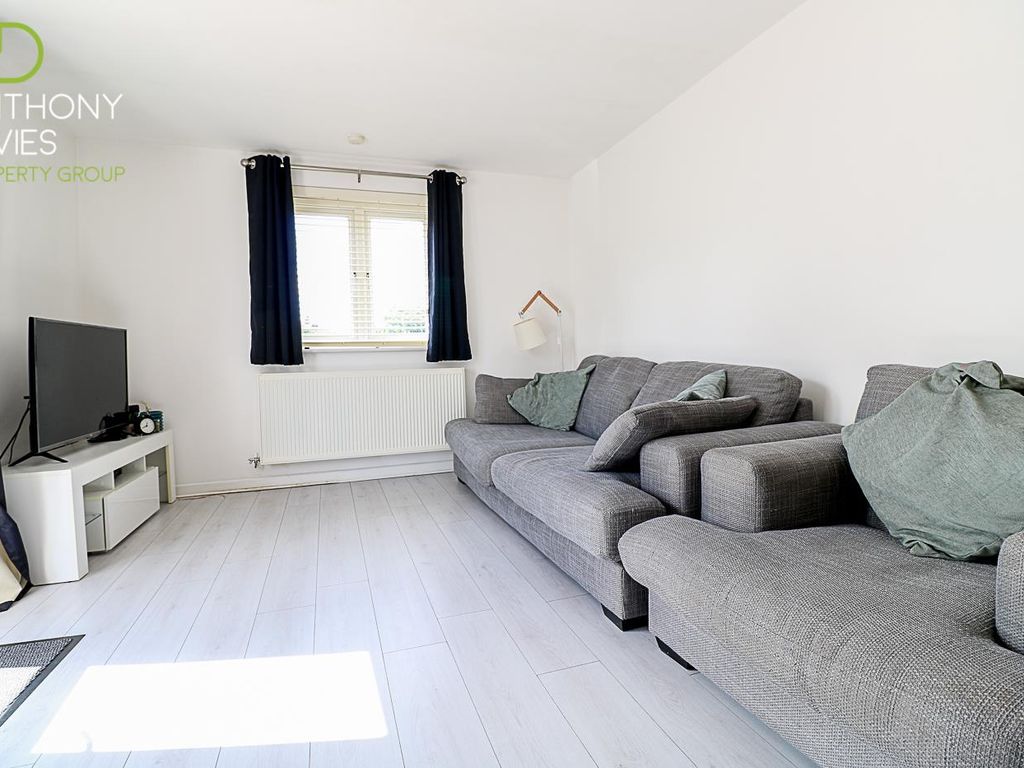 1 bed flat to rent in Rye Court, Cranborne Road, Hoddesdon EN11, £1,095