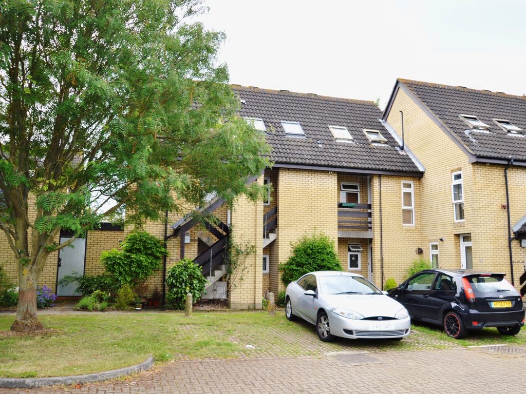 1 bed flat to rent in The Paddocks, Welwyn Garden City AL7, £1,100 pcm