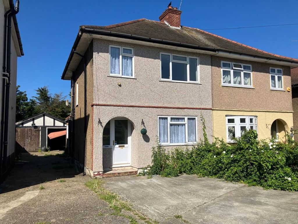 3 bed semidetached house to rent in Carter Drive, Collier Row, Romford