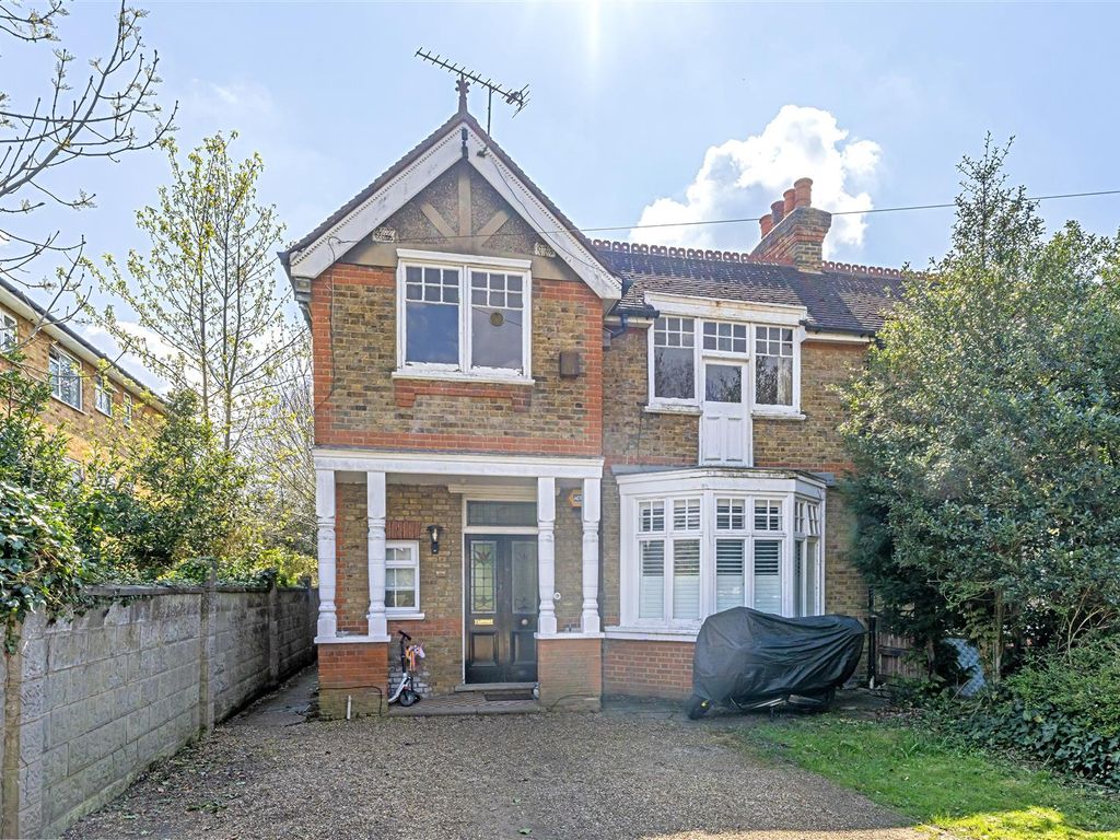 2 bed flat for sale in Broad Lane, Hampton TW12, £450,000 Zoopla