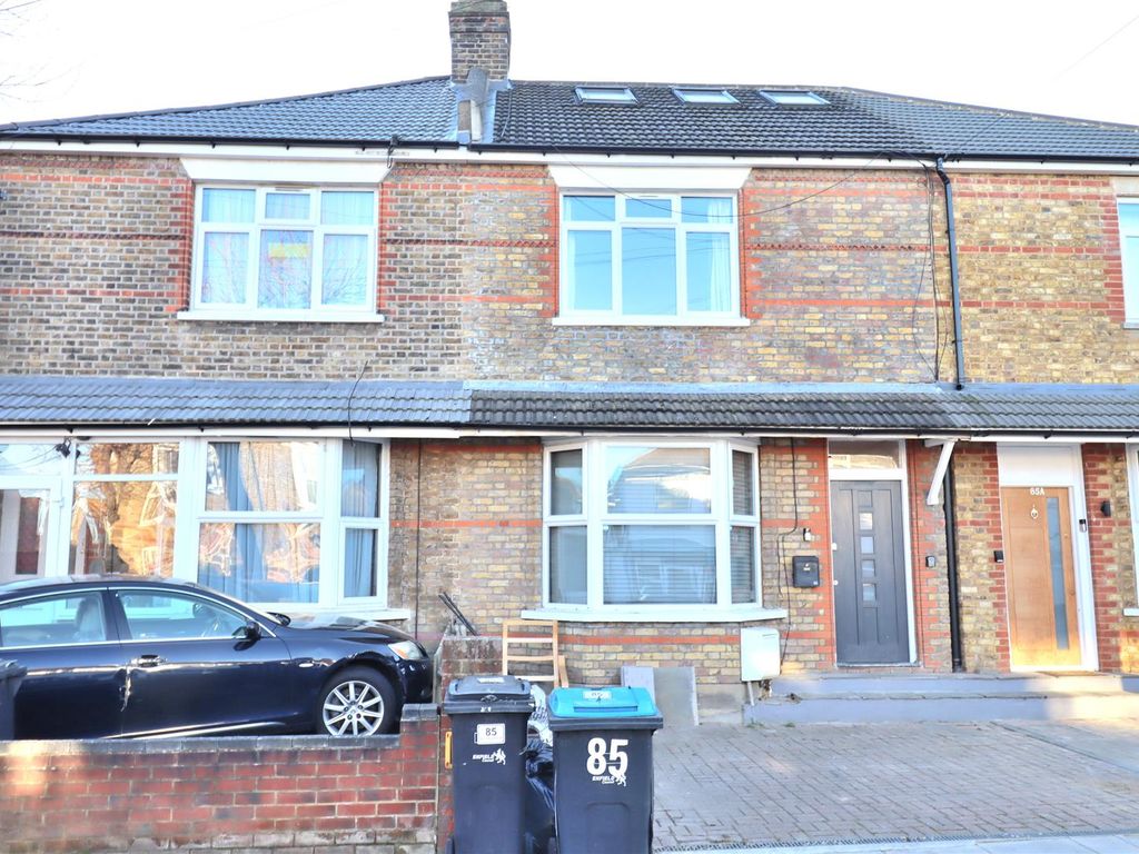 5 bed property for sale in Nursery Road, London N14, £725,000 Zoopla