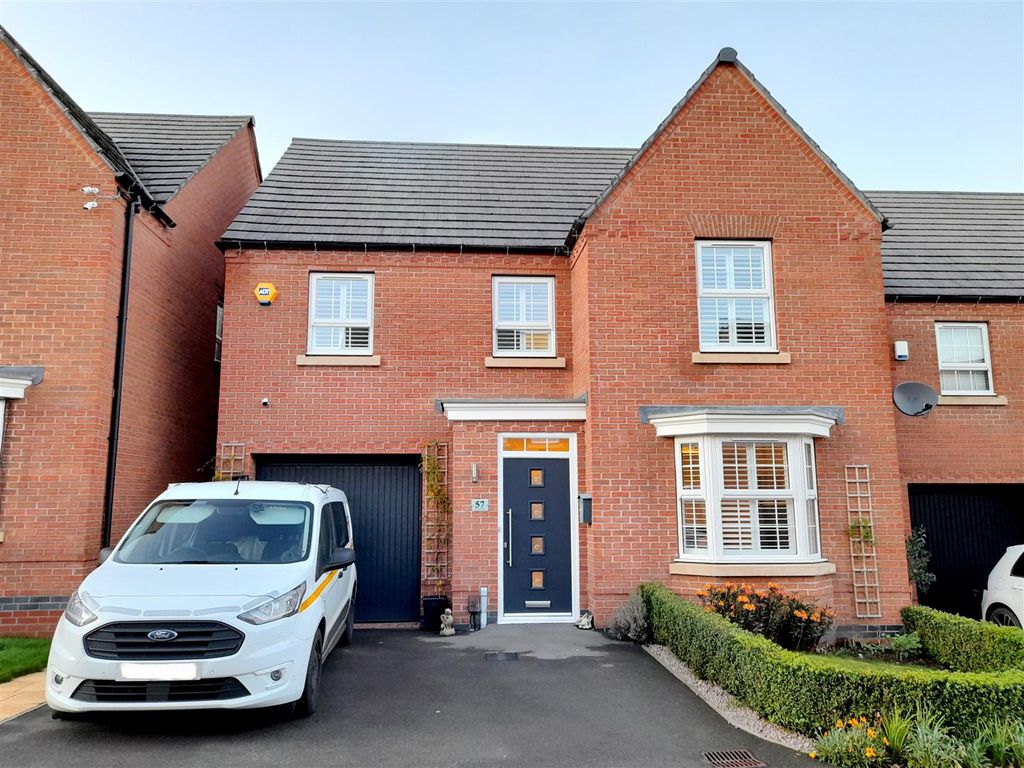 4 bed detached house for sale in Goldcrest Road, Forest Town, Mansfield