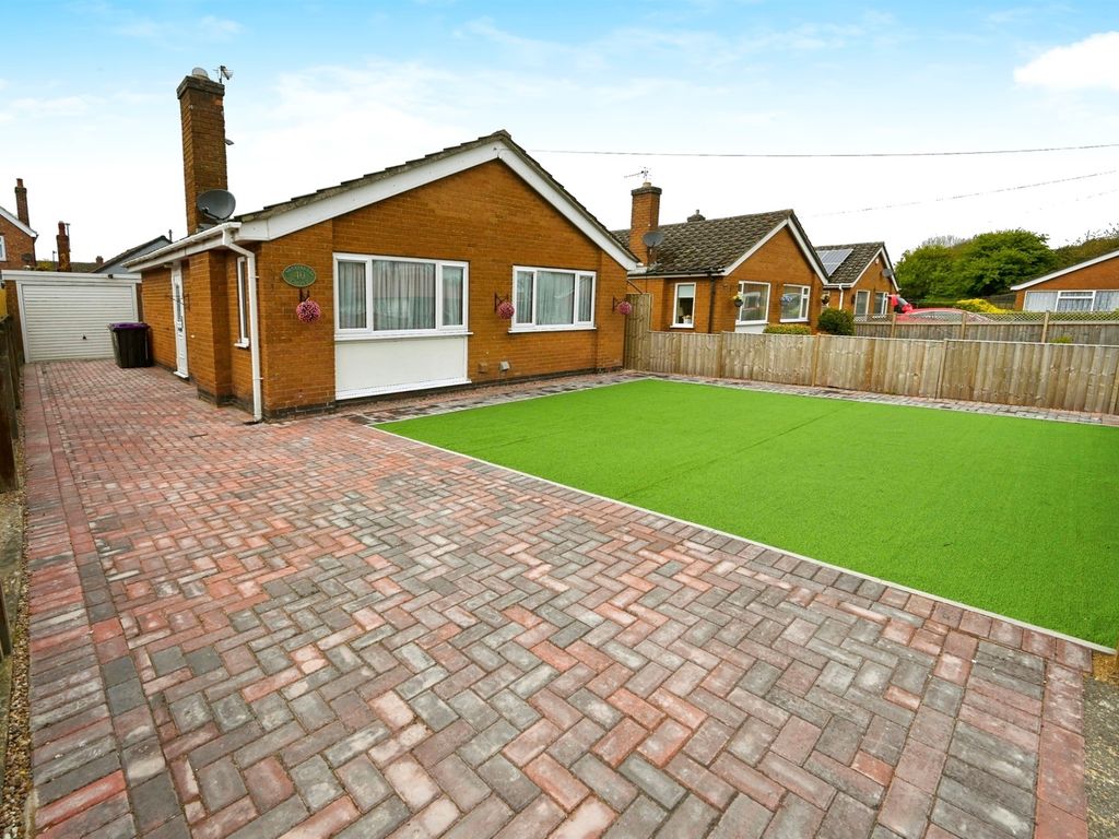 2 bed detached bungalow for sale in Mayfield Grove, Skegness PE25, £