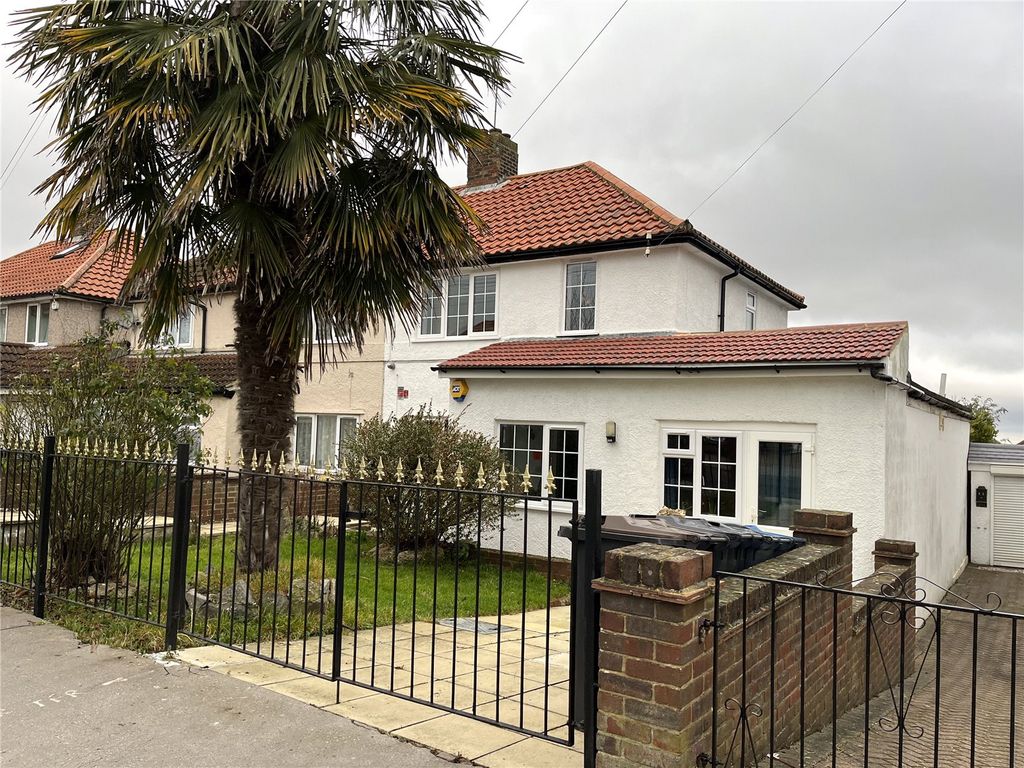 4 bed end terrace house to rent in Aldrich Crescent, New Addington