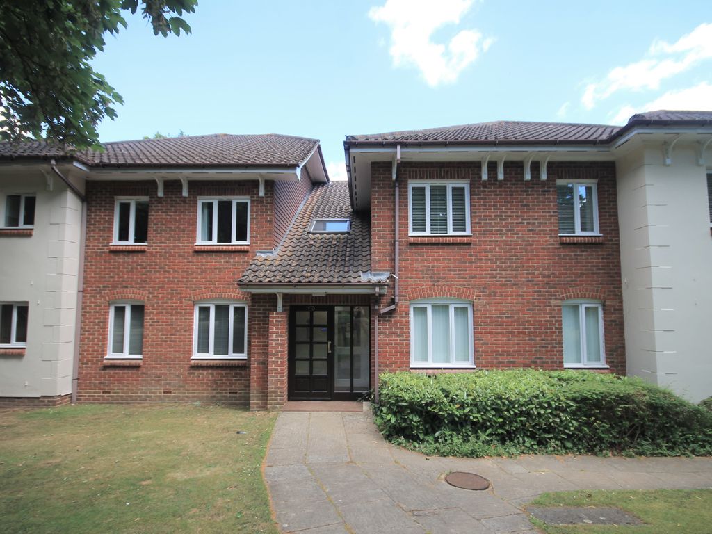 2 bed flat to rent in Guildford Road, Fetcham, Leatherhead KT22 Zoopla