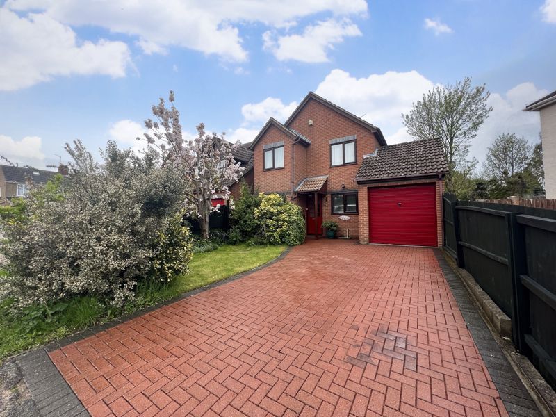 4 bed detached house for sale in The Birches, Luton LU4 Zoopla