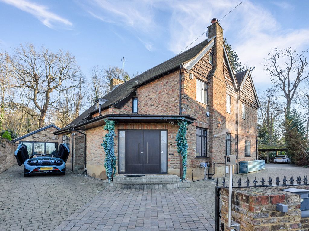 5 bed detached house for sale in West Drive Gardens, Harrow HA3, £