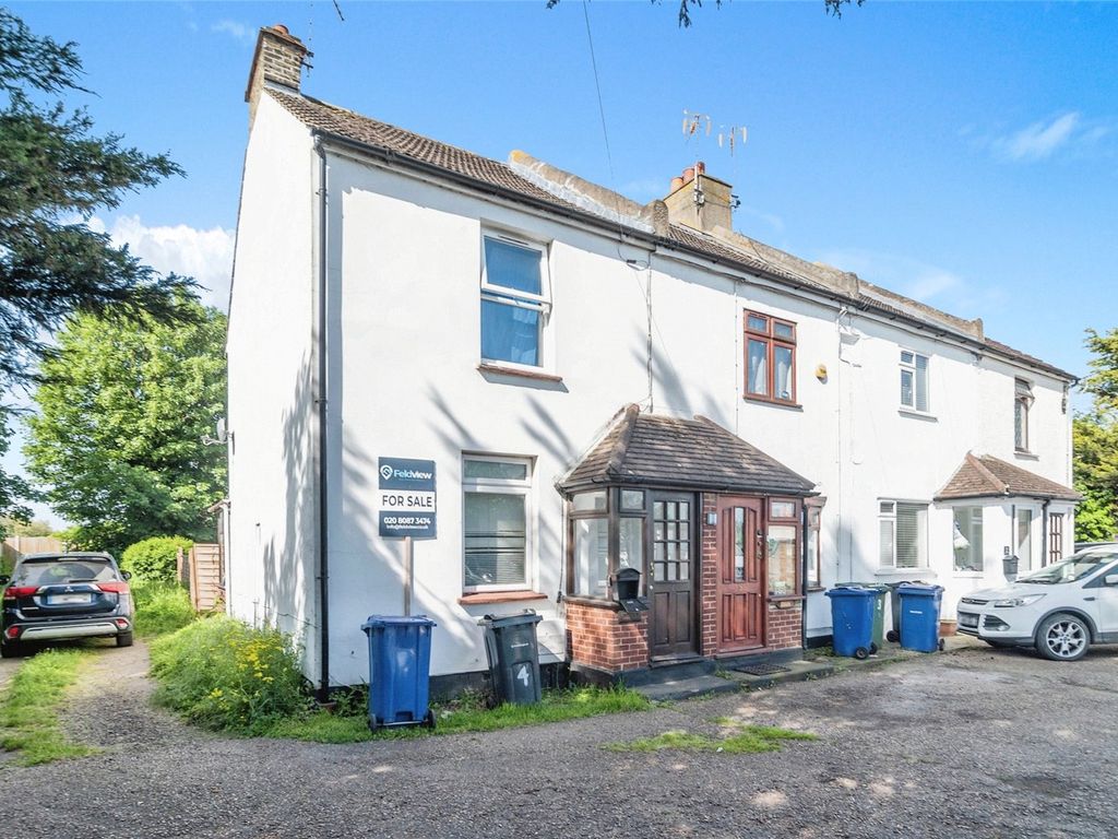 3 bed end terrace house for sale in Caxton Cottages, Sandy Lane, Grays