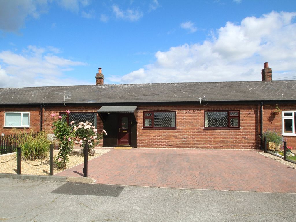 3 bed bungalow to rent in The Rowans, Wetherby, West Yorkshire LS22 Zoopla