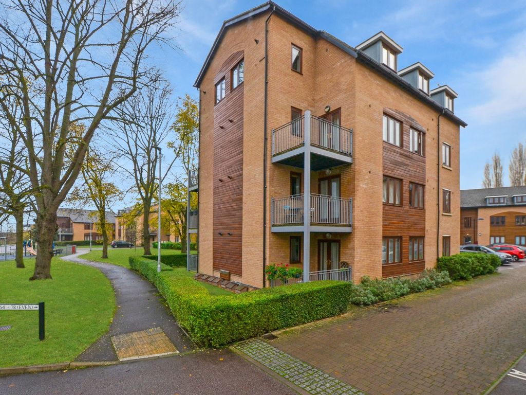 2 bed flat for sale in Granhams Road, Great Shelford, Cambridge CB22