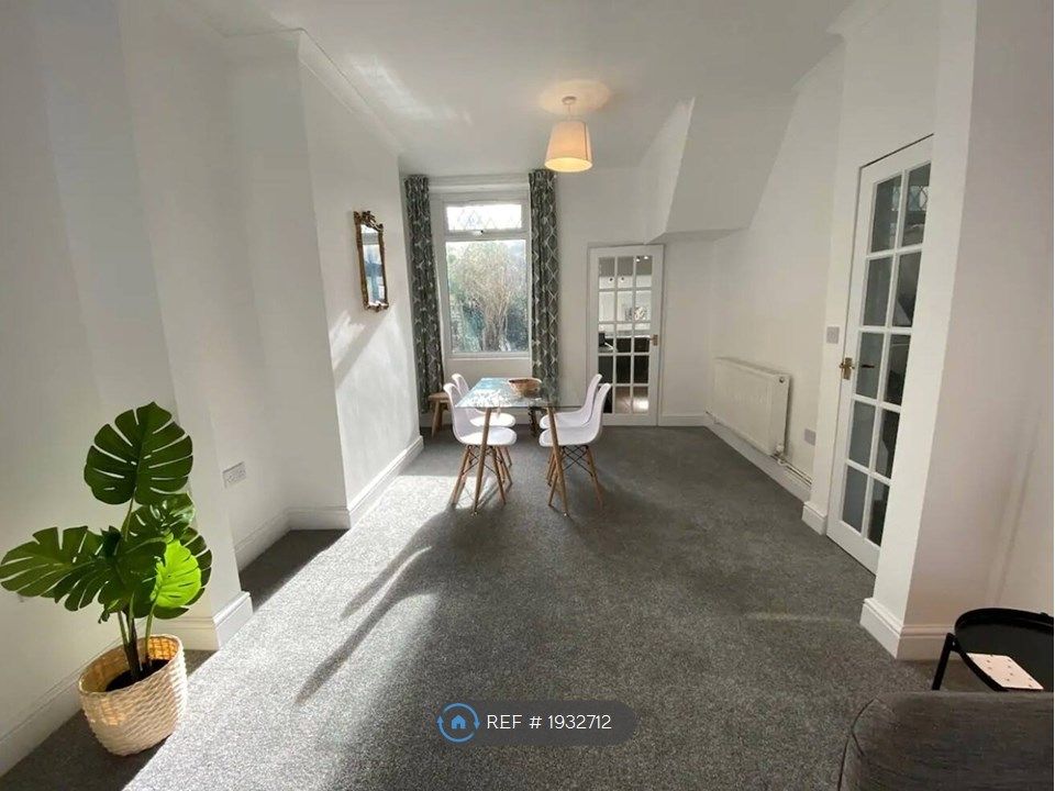 2 bed terraced house to rent in Anglesey Street, Cardiff CF5, £1,375