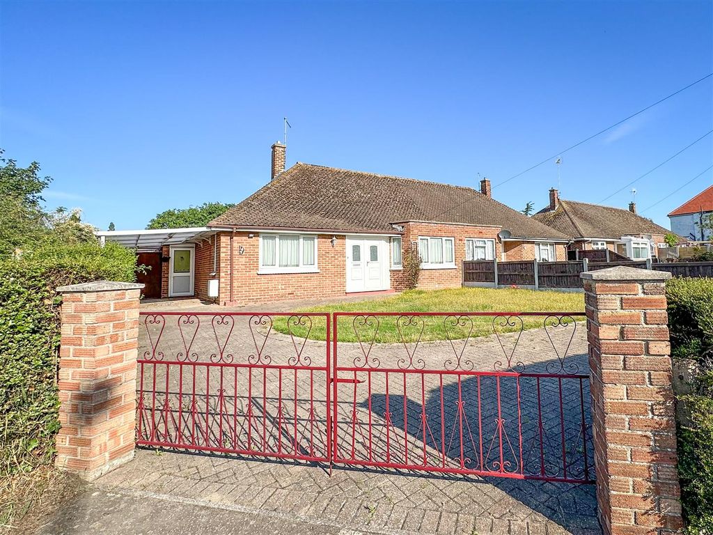 2 bed semidetached bungalow for sale in London Road, ClactonOnSea CO15 Zoopla