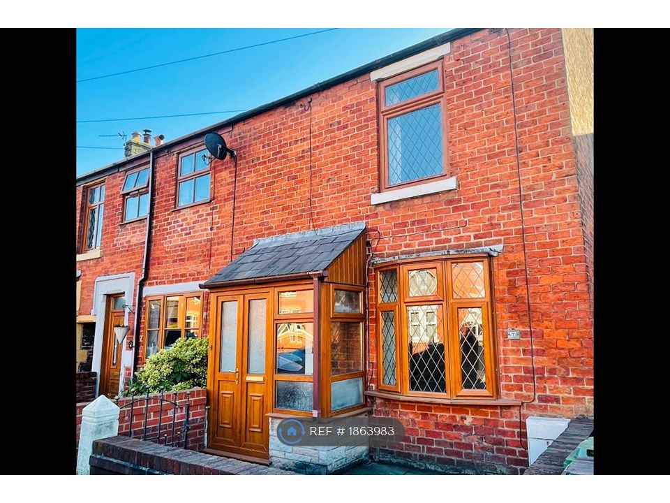 2 bed end terrace house to rent in Kirkham Road, Freckleton, Preston