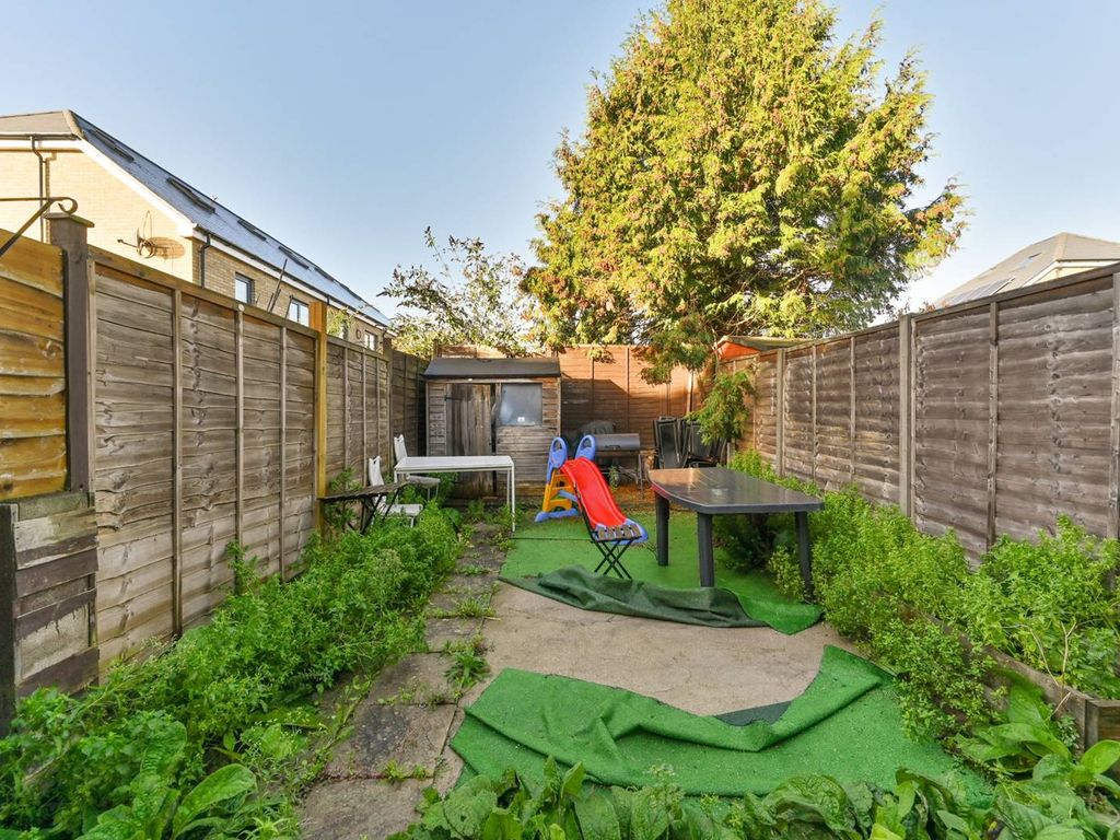 2 bed terraced house for sale in Gloucester Road, Croydon CR0, £410,000