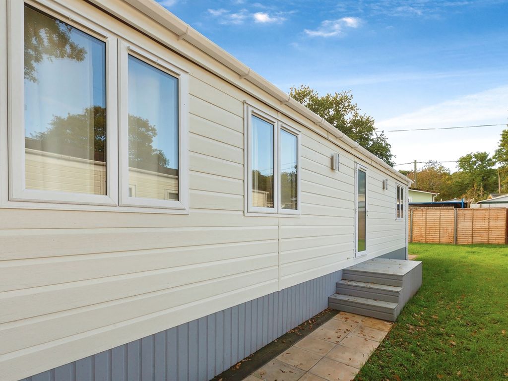2 bed mobile/park home for sale in Sycamore Crescent, Radley, Abingdon