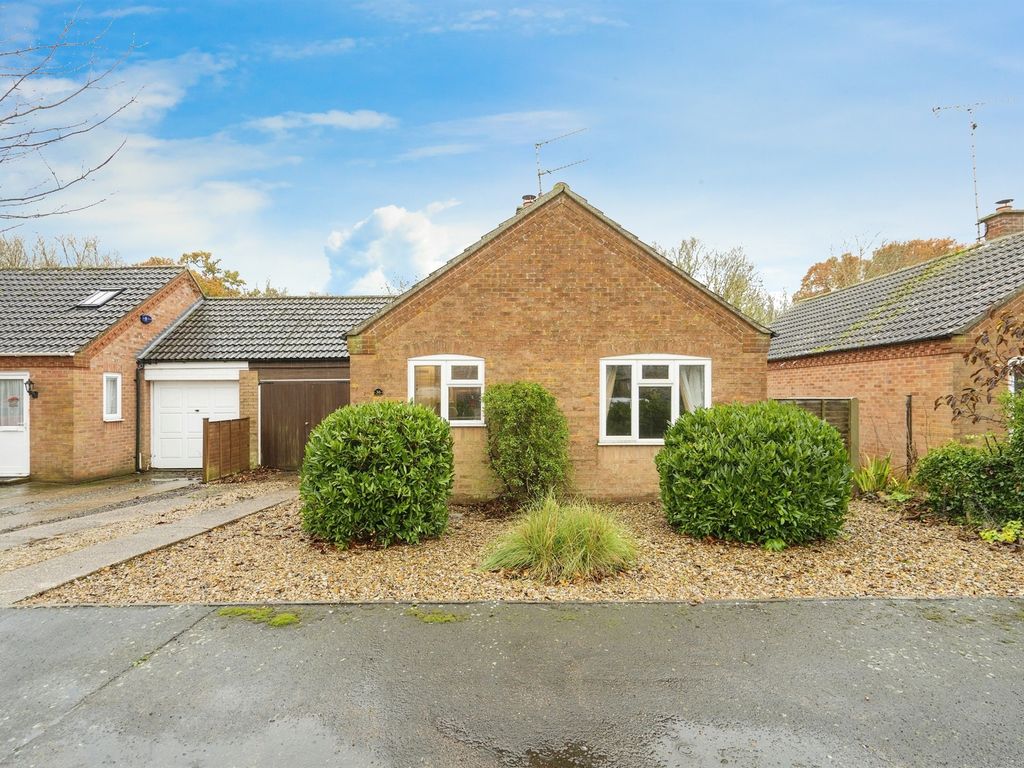2 bed bungalow for sale in The Cornfield, Langham, Holt NR25, £280,000