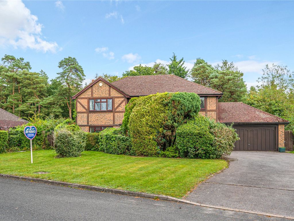 5 bed detached house for sale in Kestrel Close, Ewshot, Farnham