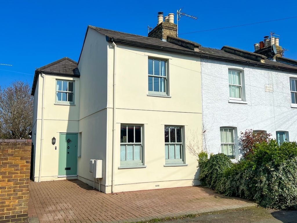 3 bed semidetached house for sale in Beauchamp Road, East Molesey